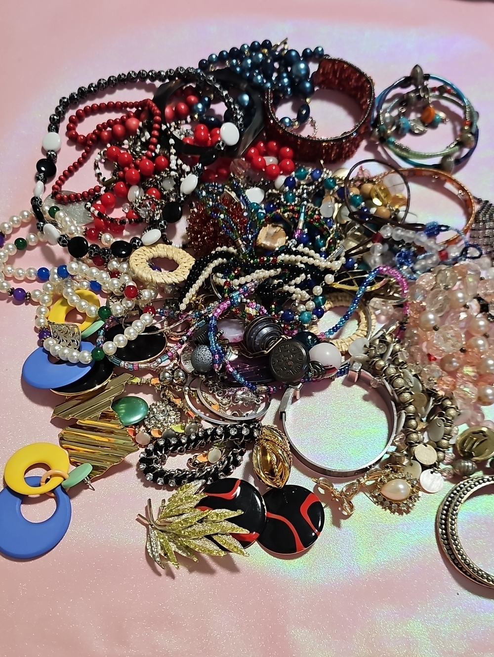 2 Pounds Of Jewlery For Crafting And Rapair Multicolor Beaded & Metal Pieces.